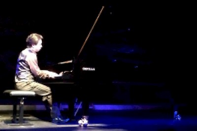 Jazzpianist Makoto Osone am neuen GROTRIAN Konzertflügel im Kunsttheater ›PLAT‹ in Toyohashi, Japan